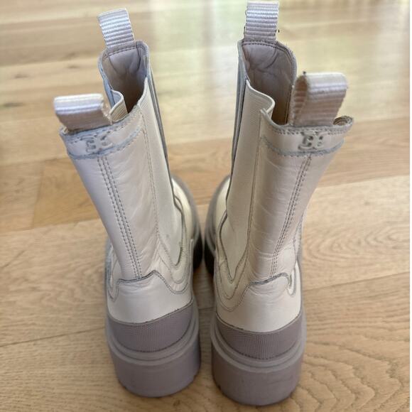 Sam Edelman - Lulia Chelsea Boots in Cream & Gray - Picture 7 of 9